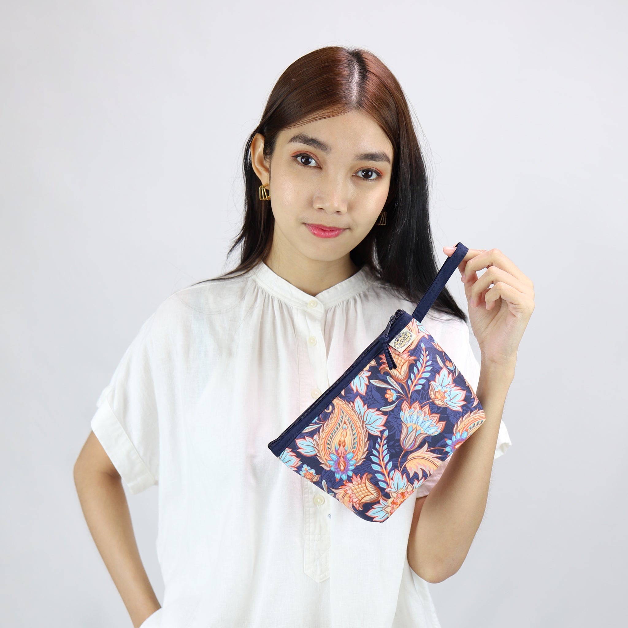 Naraya cosmetic bag with mirror, Women's Fashion, Bags & Wallets, Purses &  Pouches on Carousell